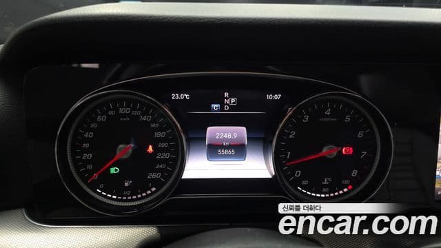 Mercedes-Benz E-Class 2018 — ფოტო 8/20
