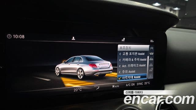 Mercedes-Benz E-Class 2018 — ფოტო 17/20