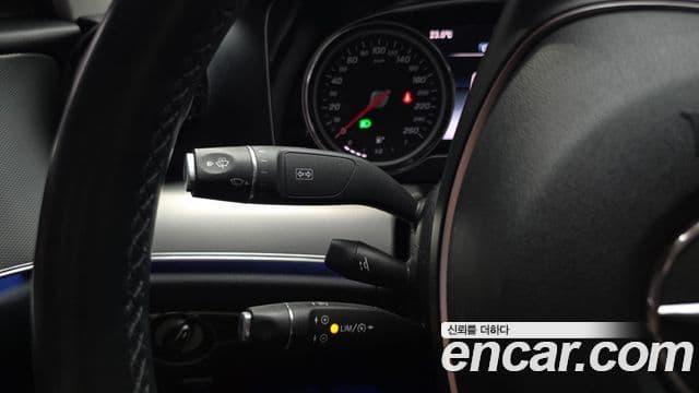 Mercedes-Benz E-Class 2018 — ფოტო 18/20