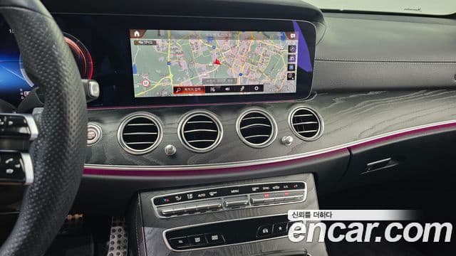 Mercedes-Benz E-Class 2021 — фото 14 из 20