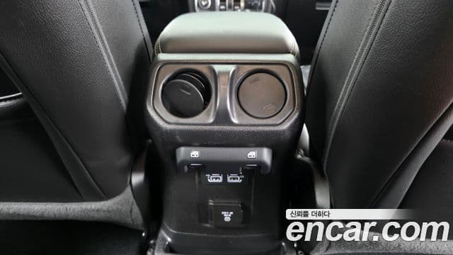Jeep Wrangler 2020 — ფოტო 18/20
