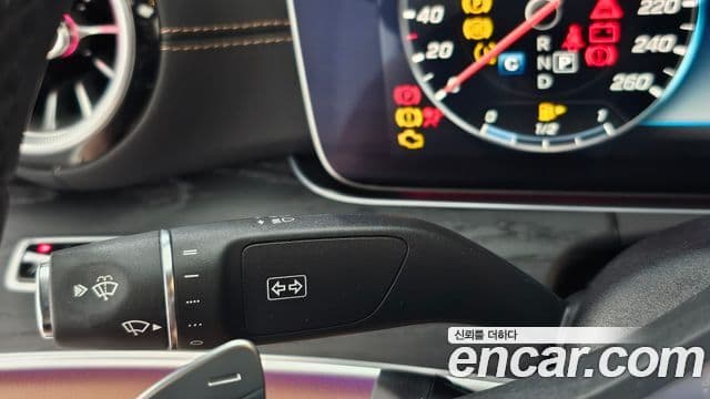Mercedes-Benz E-Class 2020 — Photo 27/33
