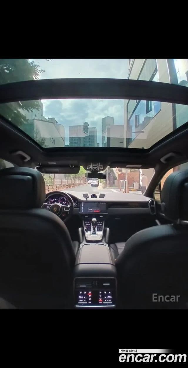Porsche Cayenne 2020 — ფოტო 7/12