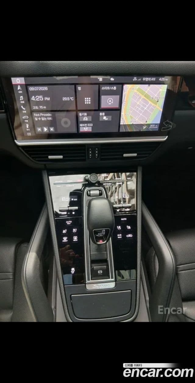 Porsche Cayenne 2020 — ფოტო 9/12
