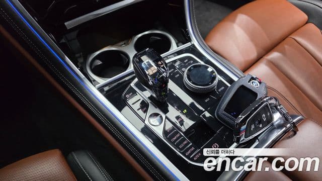 BMW 8 Series 2022 — Şəkil 9/20