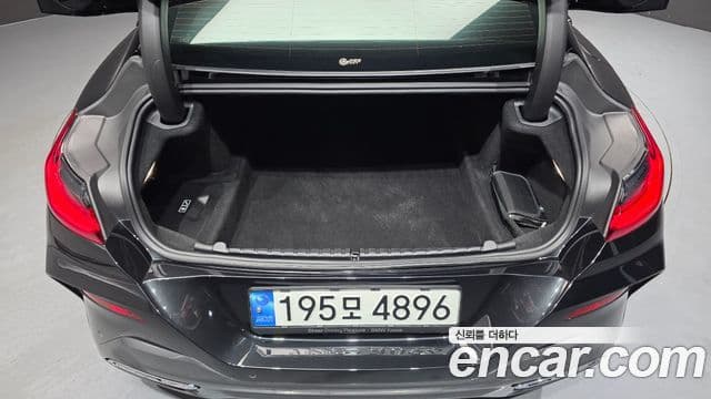 BMW 8 Series 2022 — Şəkil 18/20