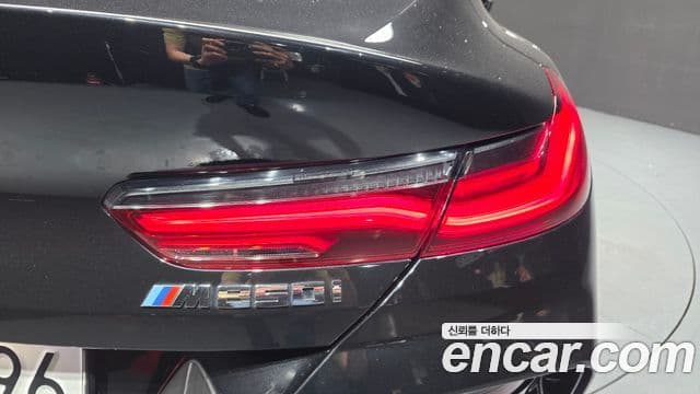 BMW 8 Series 2022 — Photo 9/34