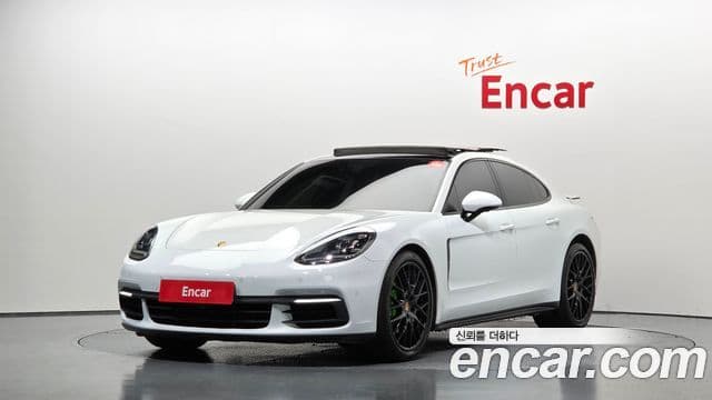 Porsche Panamera 2018 — ფოტო 1/20