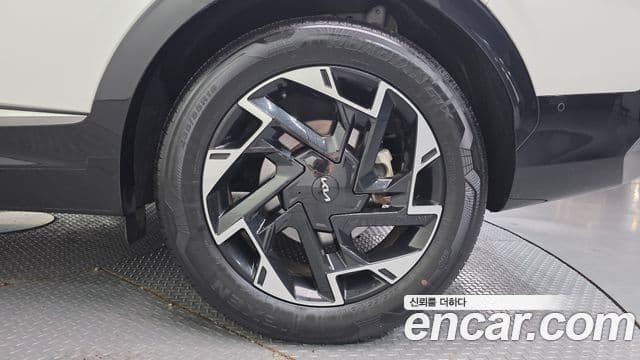 Kia Sportage 2022 — ფოტო 2/32