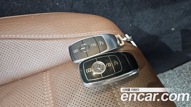 Mercedes-Benz GLE-Class 2024 — Photo 27/38