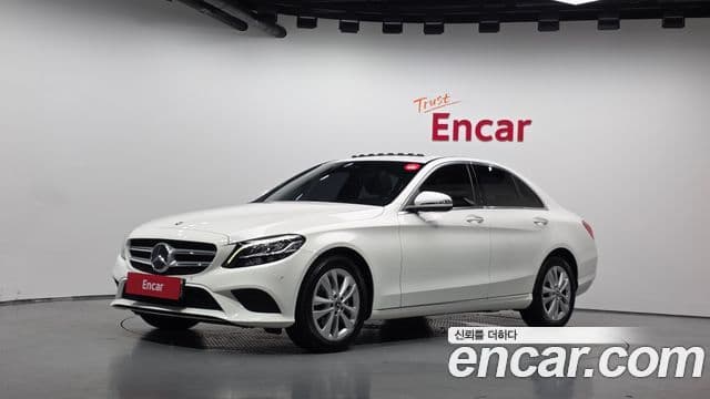 Mercedes-Benz C-Class 2019 — ფოტო 1/20