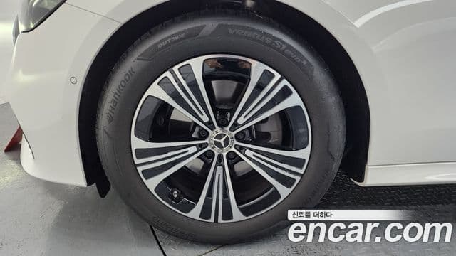 Mercedes-Benz E-Class 2024 — фото 5 из 20