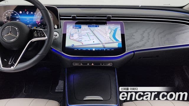 Mercedes-Benz E-Class 2024 — фото 14 из 20