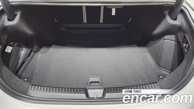 Mercedes-Benz E-Class 2024 — фото 20 из 20