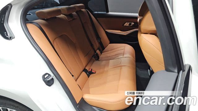 BMW 3 Series 2025 — фото 11 из 20