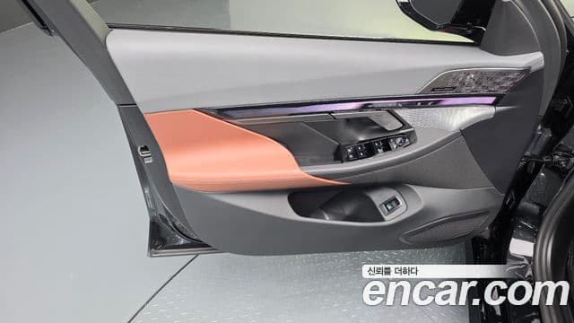 BMW 5 Series 2025 — Photo 27/33
