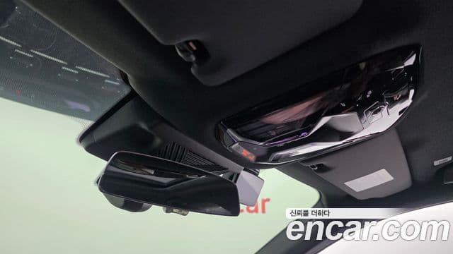 BMW 5 Series 2025 — Photo 28/33
