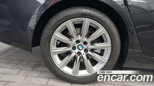 BMW 5 Series 2018 — ფოტო 5/20