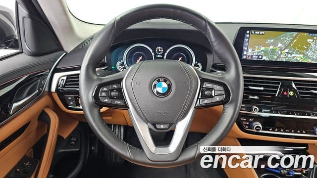 BMW 5 Series 2018 — ფოტო 13/20