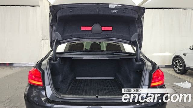 BMW 5 Series 2018 — ფოტო 20/20