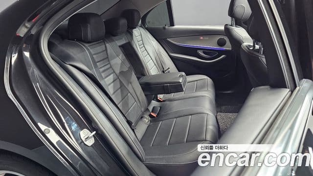 Mercedes-Benz E-Class 2018 — ფოტო 11/20