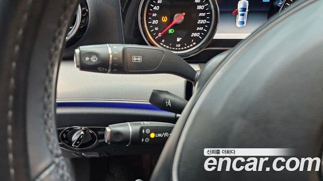Mercedes-Benz E-Class 2018 — ფოტო 18/20