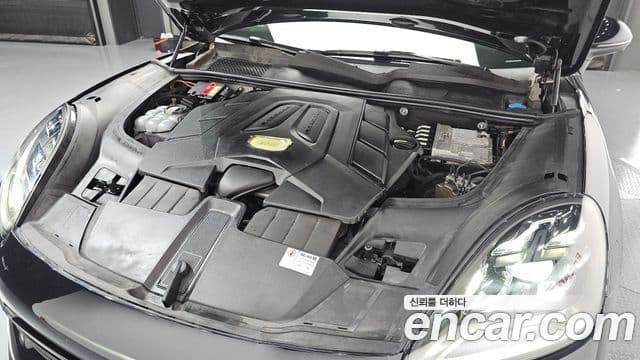 Porsche Cayenne 2020 — ფოტო 6/20