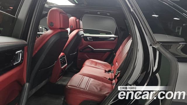 Porsche Cayenne 2020 — ფოტო 11/20