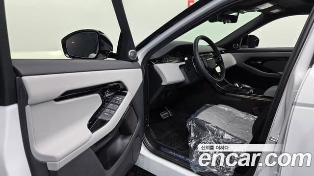 Land Rover Range Rover Evoque 2026 — фото 10 из 20