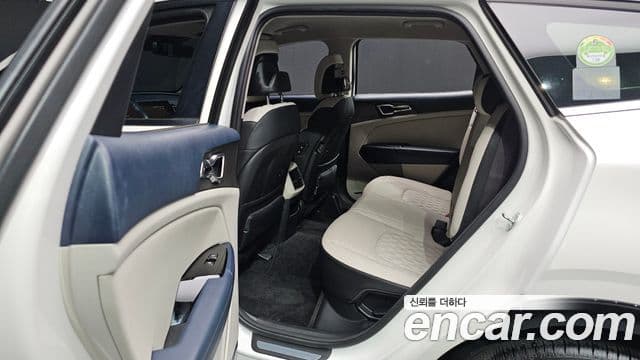 Kia Sportage 2023 — ფოტო 19/20