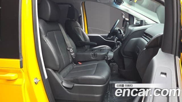 Hyundai Staria 2024 — ფოტო 13/28