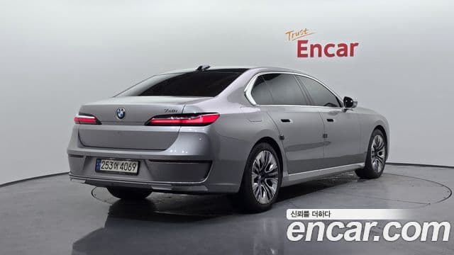 BMW 7 Series 2023 — ფოტო 19/38