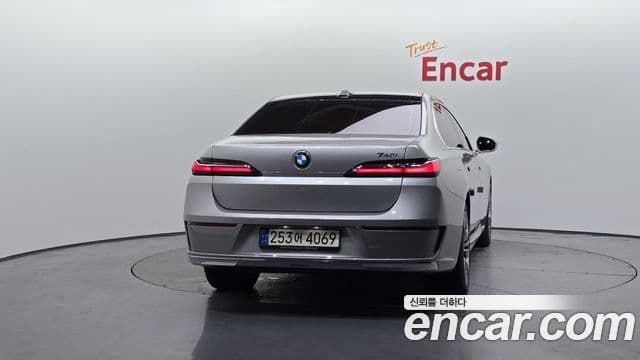 BMW 7 Series 2023 — ფოტო 26/38
