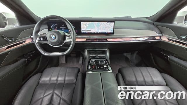 BMW 7 Series 2023 — ფოტო 37/38