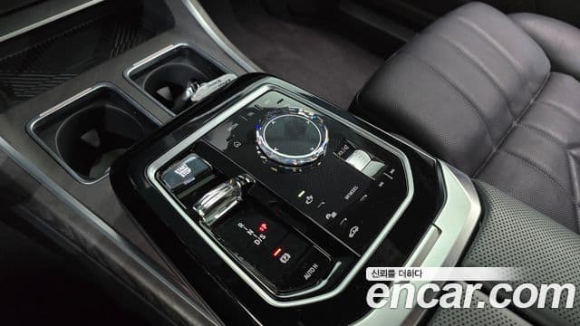 BMW 7 Series 2023 — ფოტო 33/38