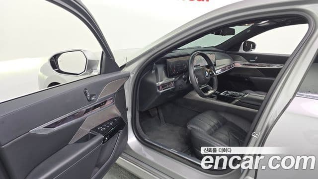 BMW 7 Series 2023 — ფოტო 31/38