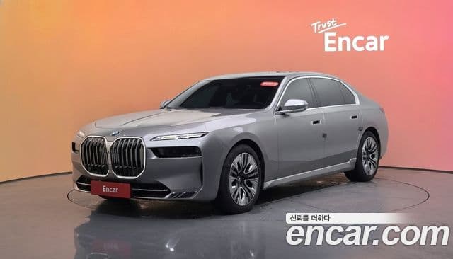 BMW 7 Series 2023 — ფოტო 8/38
