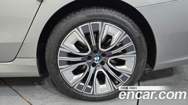 BMW 7 Series 2023 — ფოტო 24/38