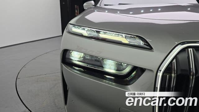 BMW 7 Series 2023 — ფოტო 36/38