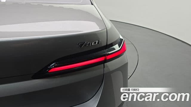 BMW 7 Series 2023 — ფოტო 21/38