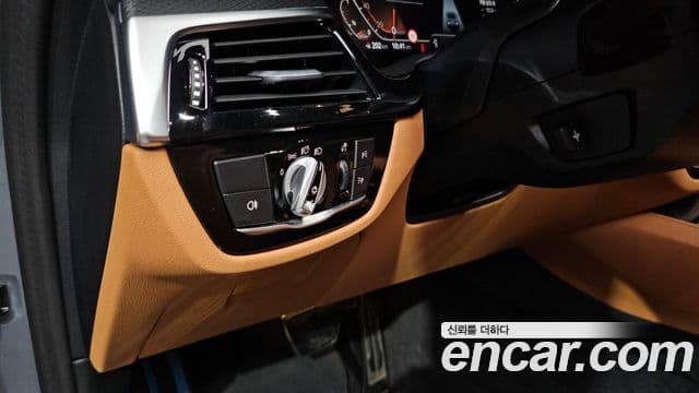 BMW 5 Series 2023 — Photo 7/20