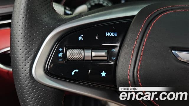 Genesis GV70 2021 — ფოტო 16/20