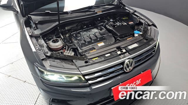 Volkswagen Tiguan 2018 — ფოტო 6/20