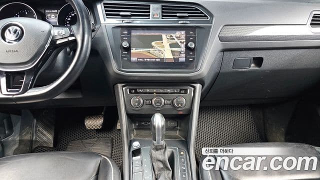 Volkswagen Tiguan 2018 — ფოტო 13/20