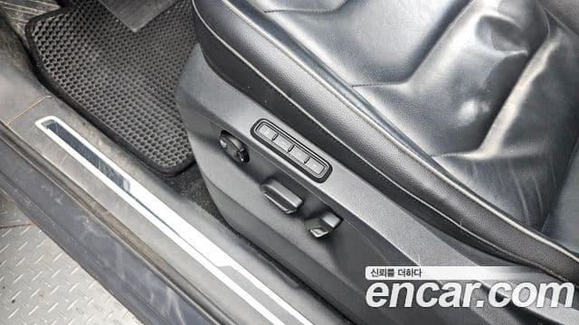Volkswagen Tiguan 2018 — ფოტო 18/20