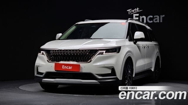 Kia Carnival 2023 — Фото 1/20