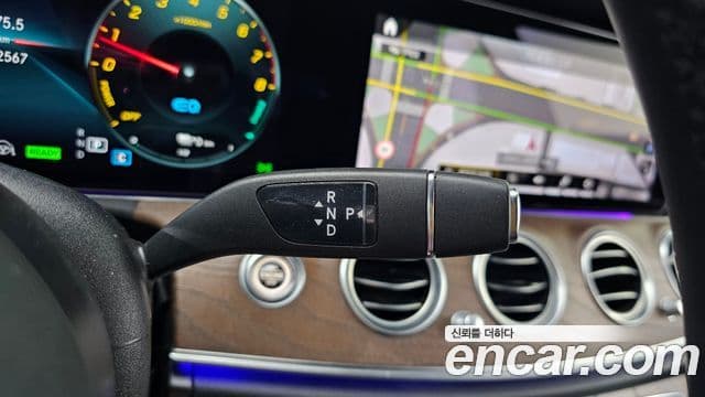 Mercedes-Benz E-Class 2022 — фото 9 из 20