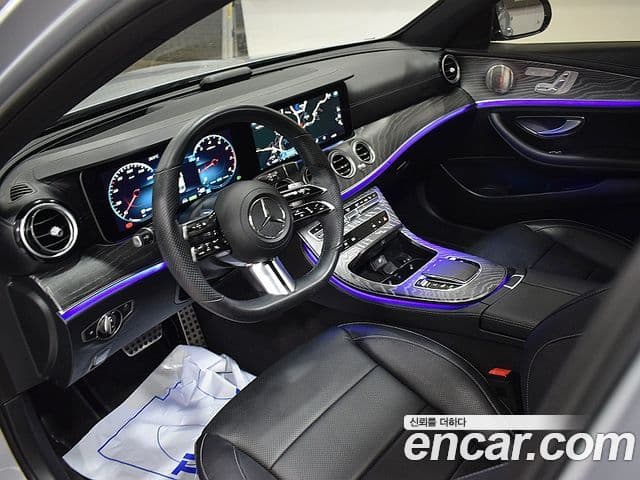 Mercedes-Benz E-Class 2022 — ფოტო 8/20