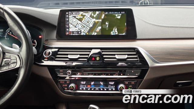 BMW 5 Series 2018 — Şəkil 14/20