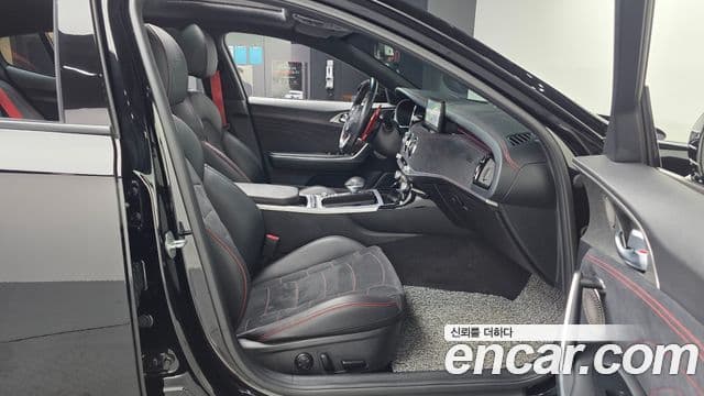 Kia Stinger 2022 — фото 11 из 20